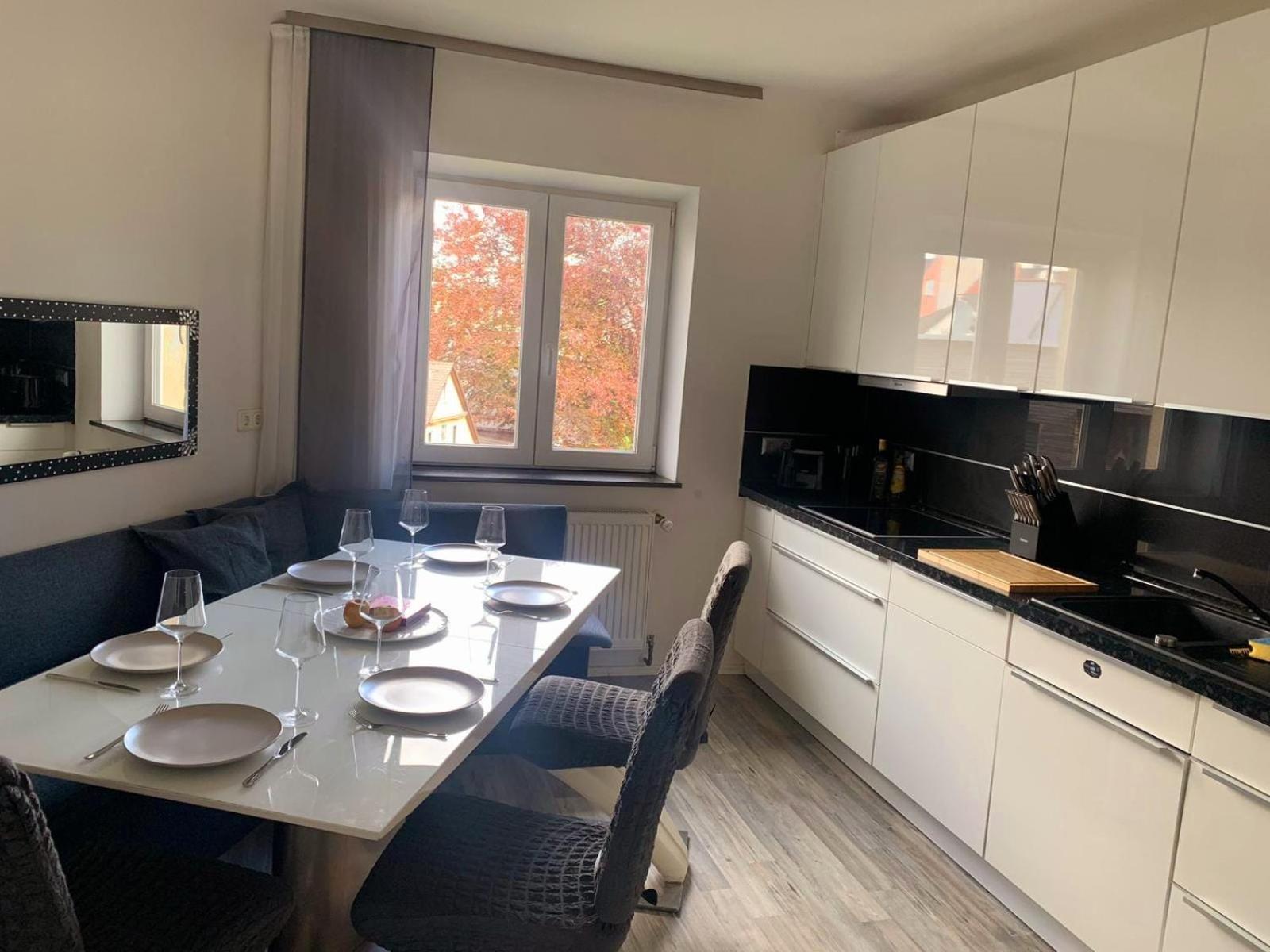 Katies - Zentral - 4 - 7 Personen - 2 Parken - Nintendo Switch - Disneyplus - E-kamin * Augsburg