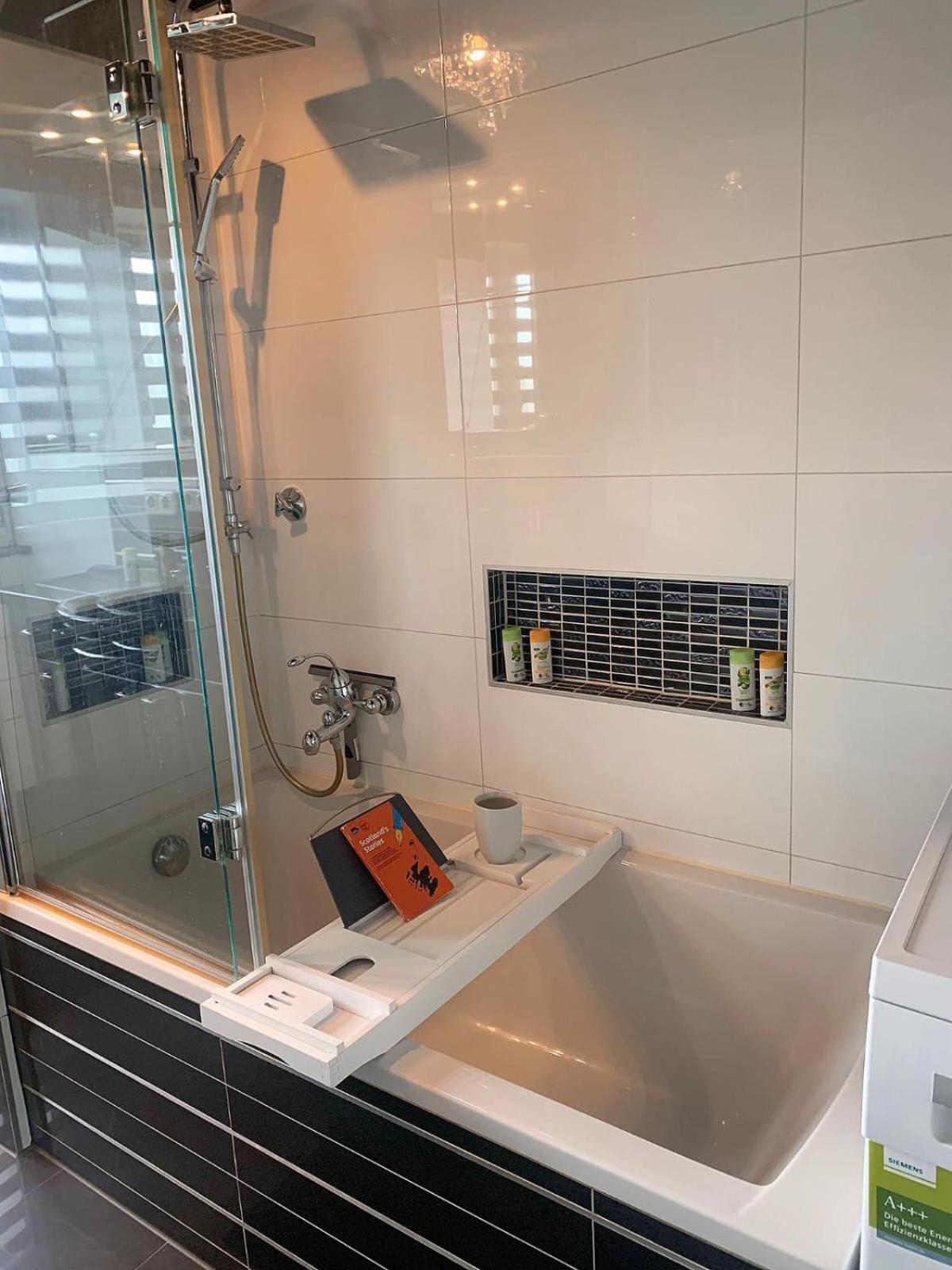 Katies - Zentral - 4 - 7 Personen - 2 Parken - Nintendo Switch - Disneyplus - E-kamin Apartment
