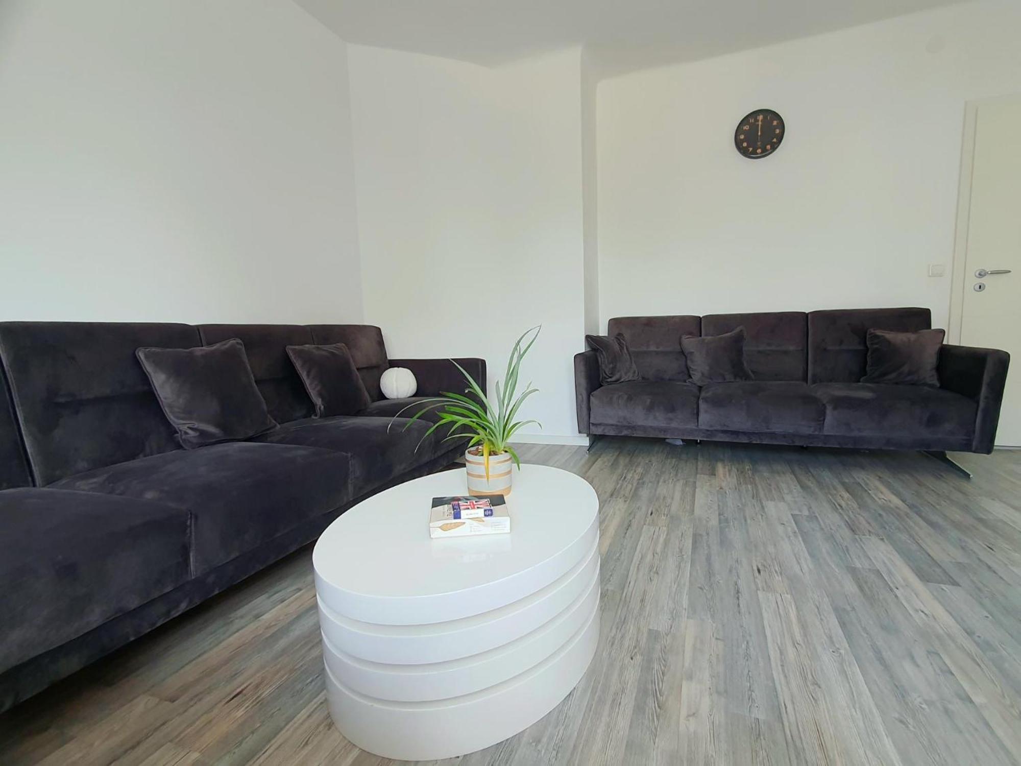 Katies - Zentral - 4 - 7 Personen - 2 Parken - Nintendo Switch - Disneyplus - E-kamin * Augsburg